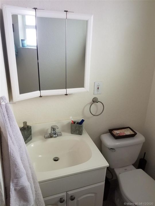 Recientemente alquilado: $1,300 (1 camas, 1 baños, 2995 Pies cuadrados)