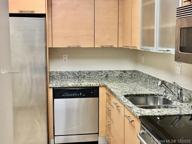 Recently Sold: $279,000 (2 beds, 2 baths, 1062 Square Feet)