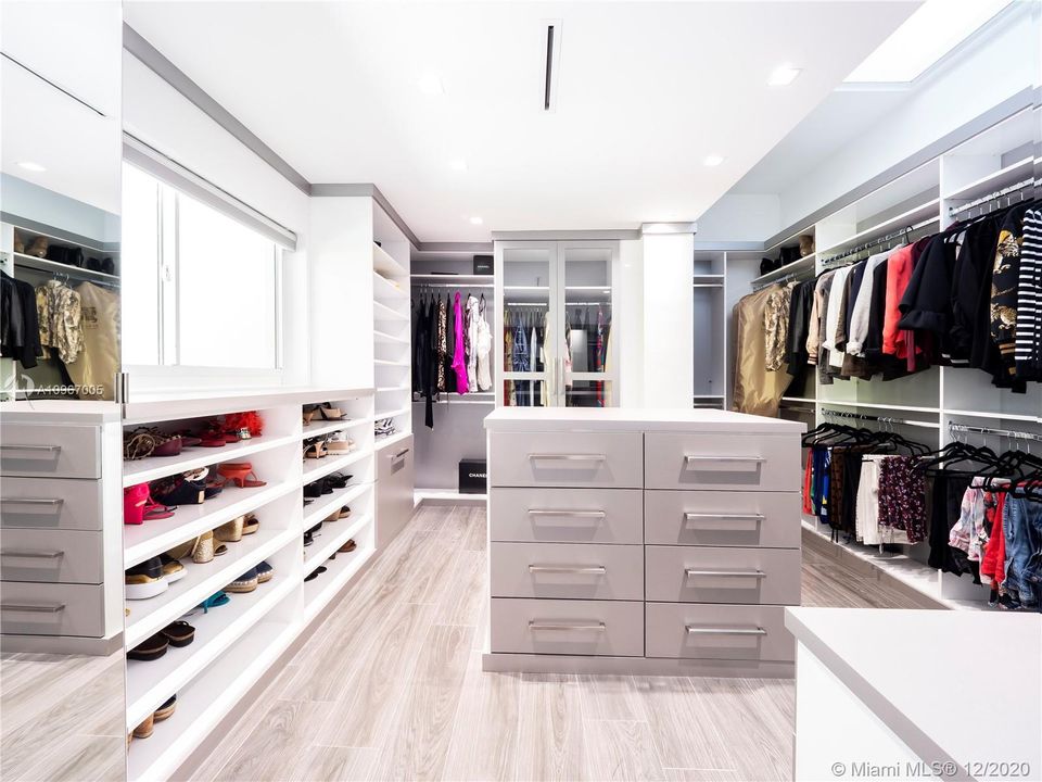 HER Master closet 13 x 13.