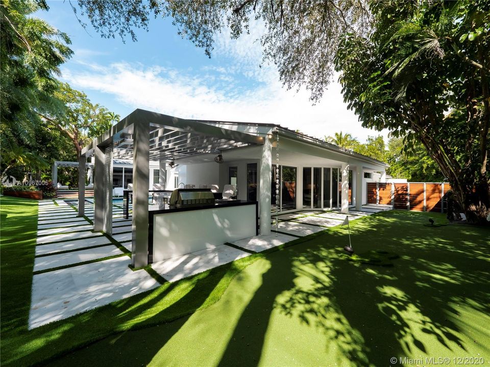 Recientemente alquilado: $25,000 (4 camas, 5 baños, 5090 Pies cuadrados)