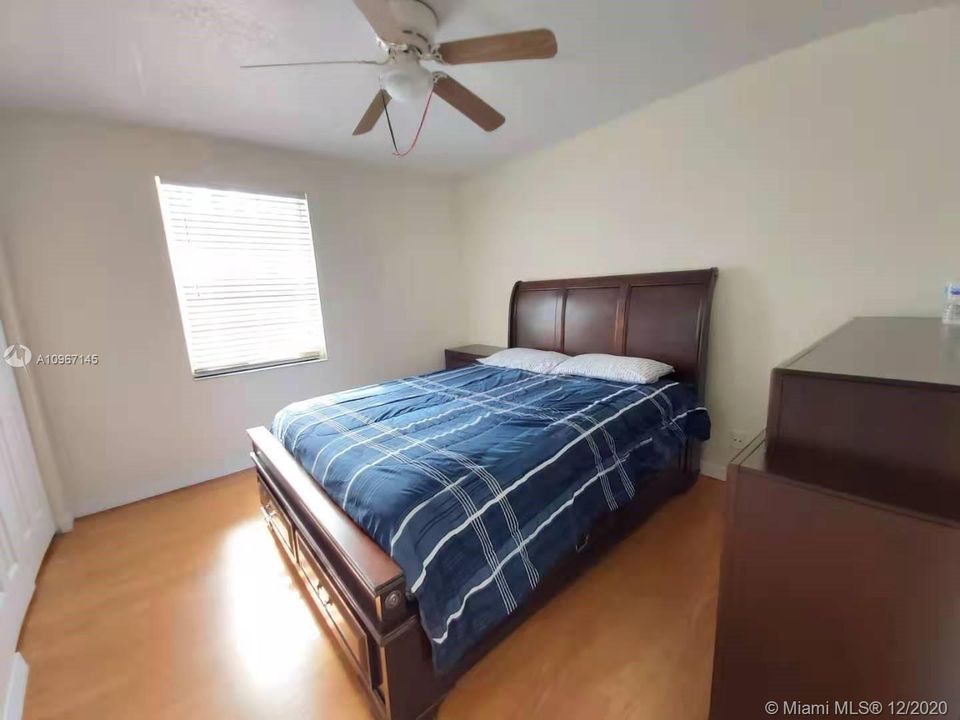 Recently Sold: $292,800 (4 beds, 2 baths, 1847 Square Feet)