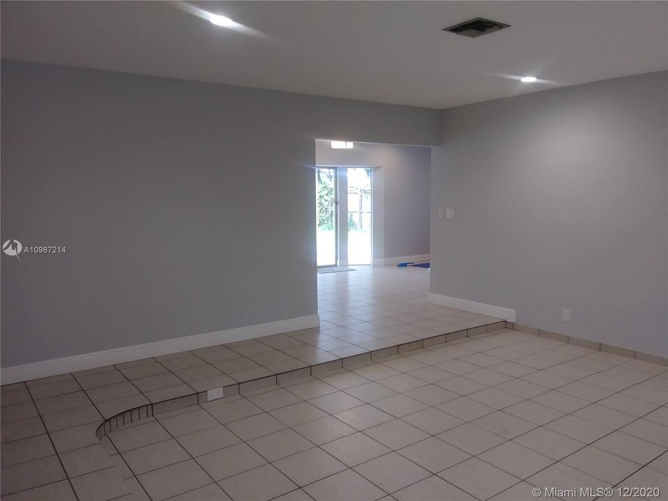 Recently Rented: $2,800 (4 beds, 2 baths, 1747 Square Feet)