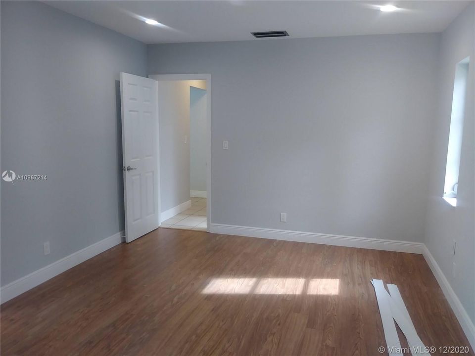 Recently Rented: $2,800 (4 beds, 2 baths, 1747 Square Feet)