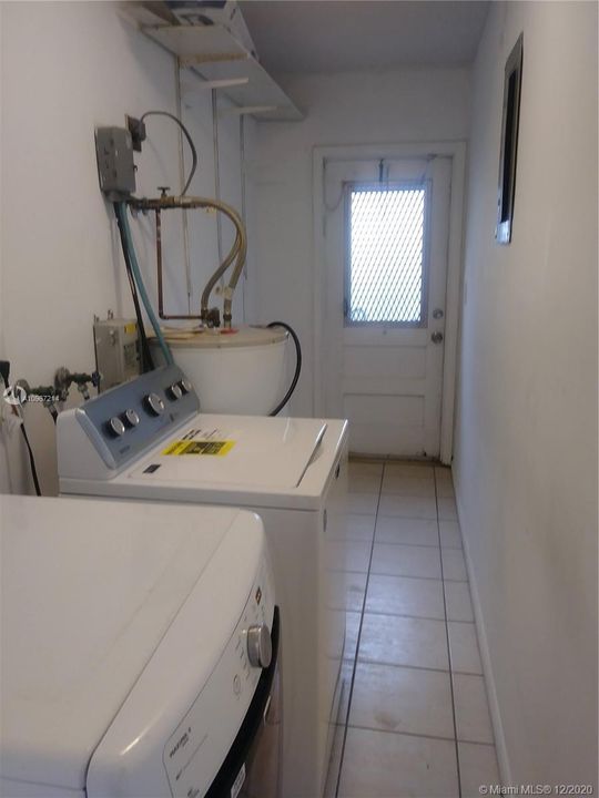 Recently Rented: $2,800 (4 beds, 2 baths, 1747 Square Feet)