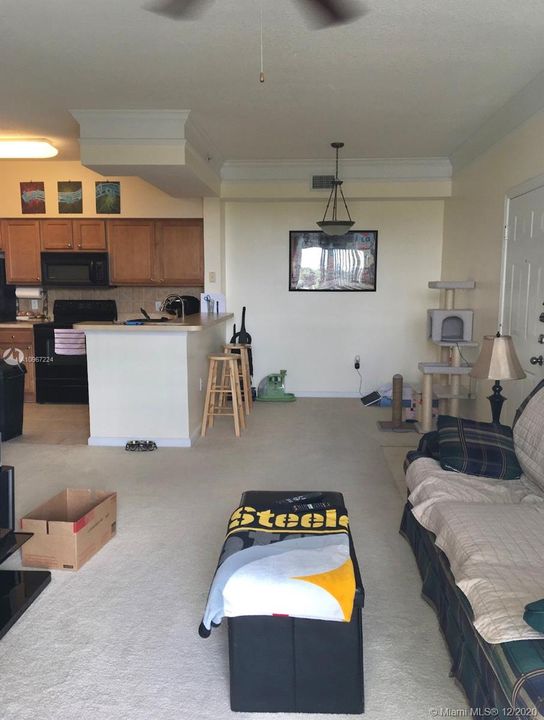 Recently Rented: $1,350 (1 beds, 1 baths, 636 Square Feet)