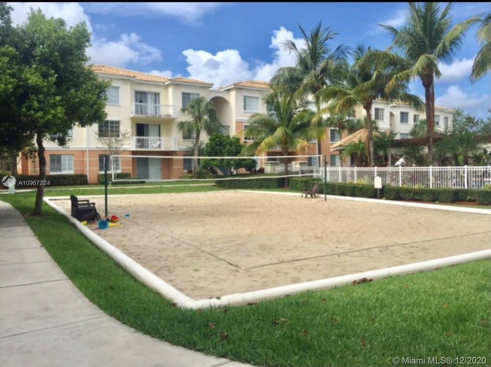 Recently Rented: $1,350 (1 beds, 1 baths, 636 Square Feet)