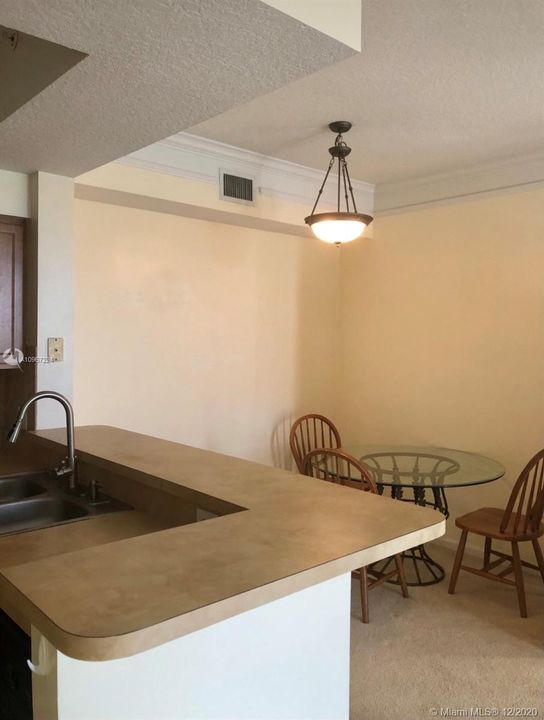 Recently Rented: $1,350 (1 beds, 1 baths, 636 Square Feet)