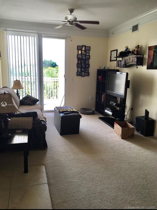 Recently Rented: $1,350 (1 beds, 1 baths, 636 Square Feet)