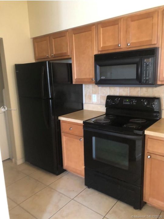 Recently Rented: $1,350 (1 beds, 1 baths, 636 Square Feet)