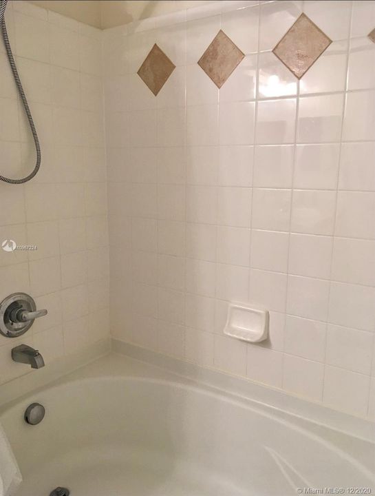 Recently Rented: $1,350 (1 beds, 1 baths, 636 Square Feet)