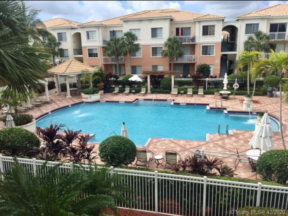 Recently Rented: $1,350 (1 beds, 1 baths, 636 Square Feet)