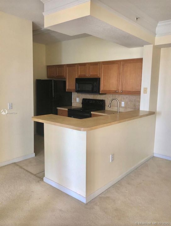 Recently Rented: $1,350 (1 beds, 1 baths, 636 Square Feet)