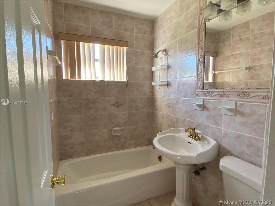 Недавно арендовано: $1,700 (3 спален, 1 ванн, 1072 Квадратных фут)