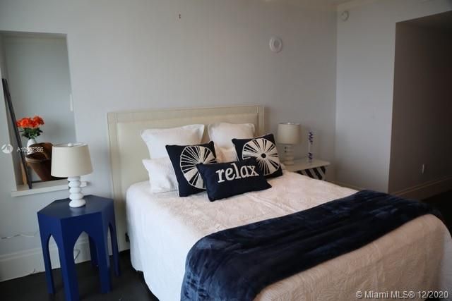 Recently Rented: $4,000 (1 beds, 2 baths, 754 Square Feet)