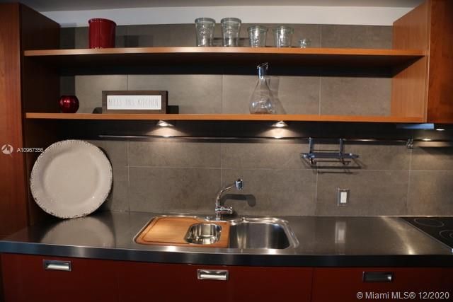Recently Rented: $4,000 (1 beds, 2 baths, 754 Square Feet)