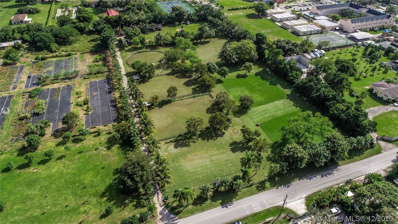Vendido Recientemente: $2,150,000 (4.87 acres)