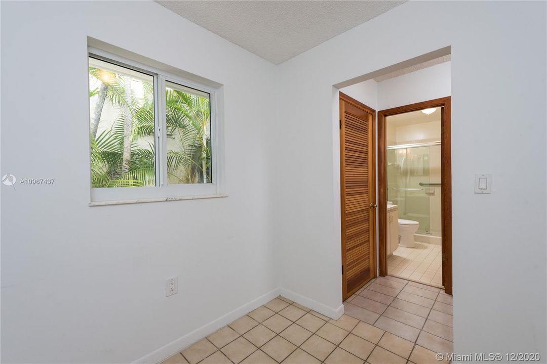 Bedroom/Office's ensuite bath