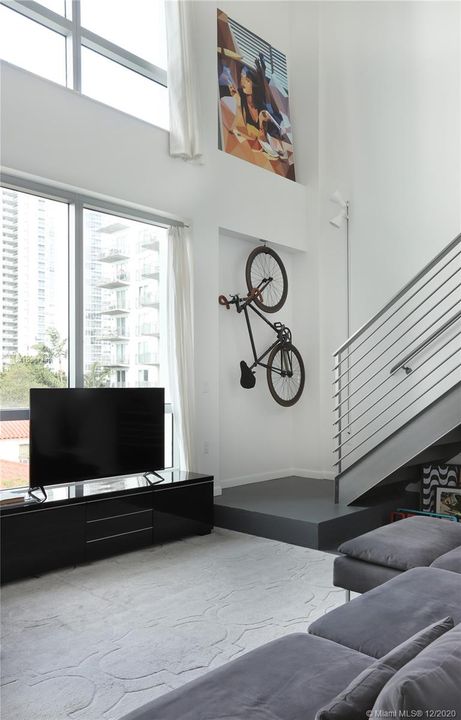 Recently Rented: $3,000 (2 beds, 2 baths, 1056 Square Feet)