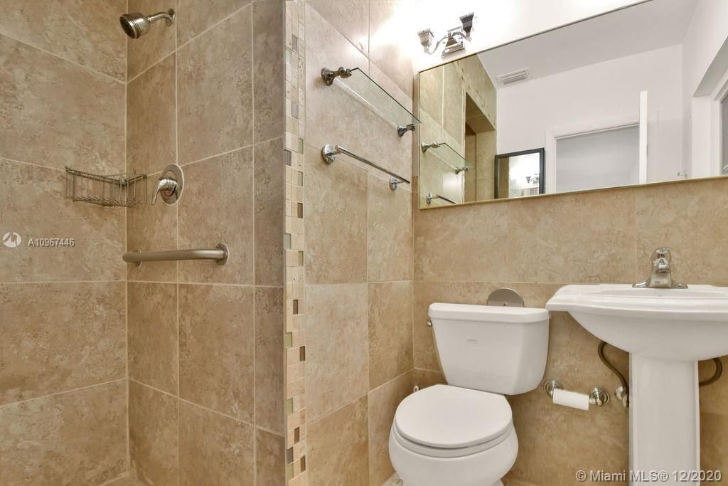 最近租的: $34,500 (5 贝兹, 5 浴室, 4312 平方英尺)