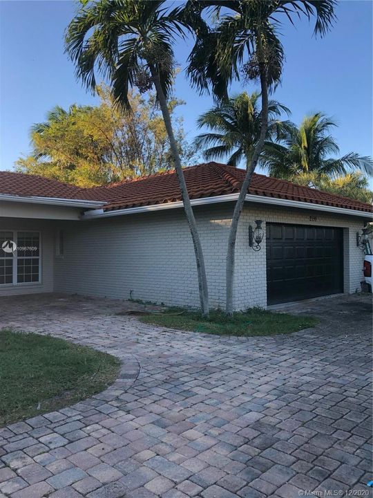 Vendido Recientemente: $1,575,000 (3 camas, 3 baños, 2650 Pies cuadrados)