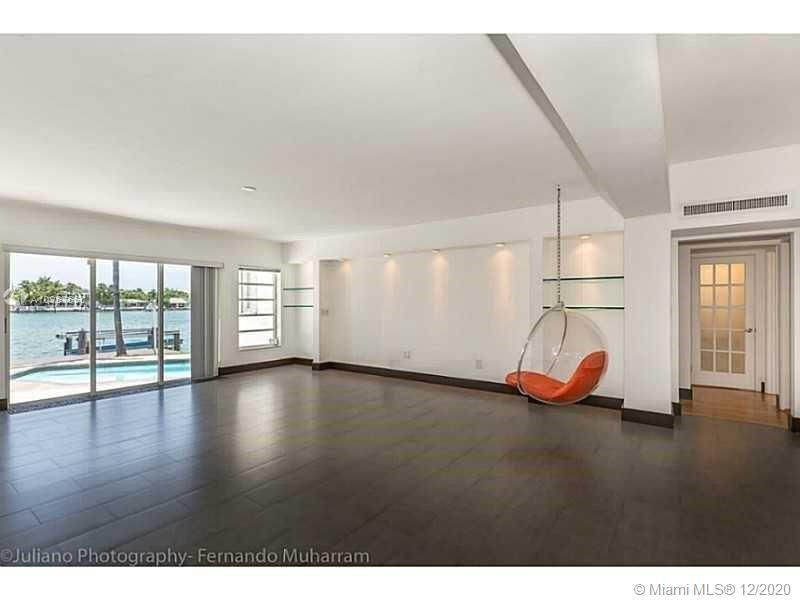 Recently Rented: $7,200 (3 beds, 3 baths, 2568 Square Feet)