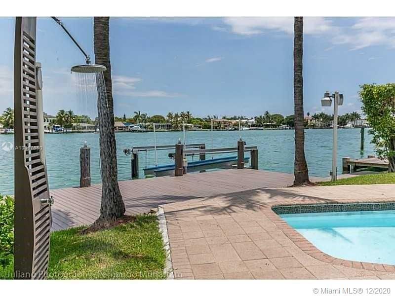 Recently Rented: $7,200 (3 beds, 3 baths, 2568 Square Feet)