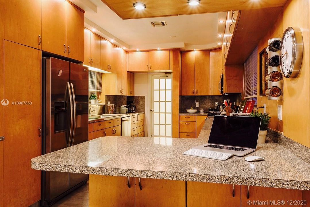 Recently Rented: $7,200 (3 beds, 3 baths, 2568 Square Feet)