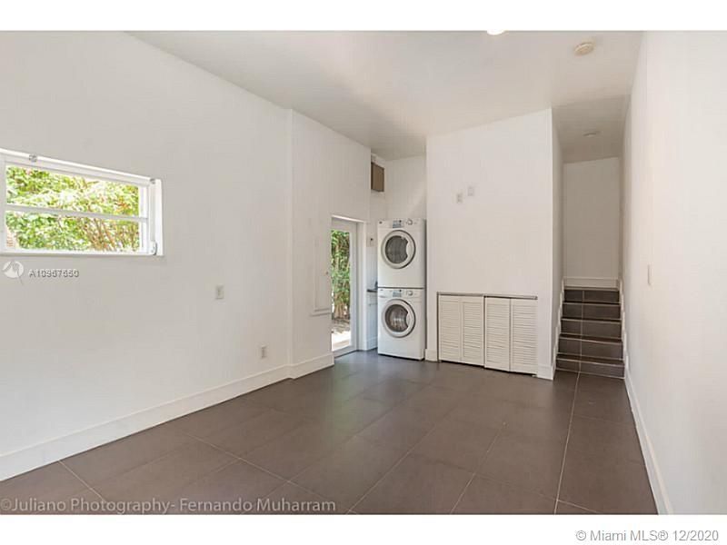 Recently Rented: $7,200 (3 beds, 3 baths, 2568 Square Feet)