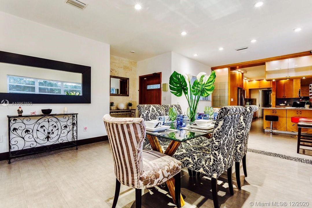 Recently Rented: $7,200 (3 beds, 3 baths, 2568 Square Feet)