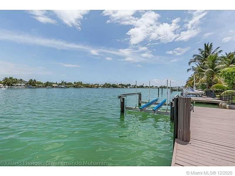 Recently Rented: $7,200 (3 beds, 3 baths, 2568 Square Feet)