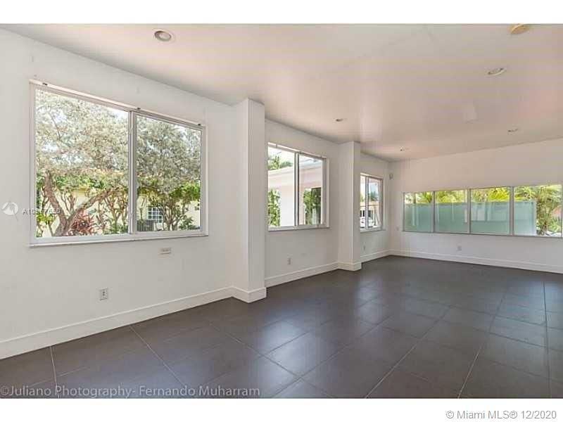 Recently Rented: $7,200 (3 beds, 3 baths, 2568 Square Feet)