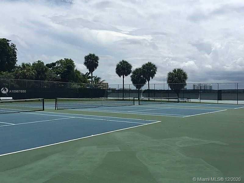 Recently Rented: $7,200 (3 beds, 3 baths, 2568 Square Feet)