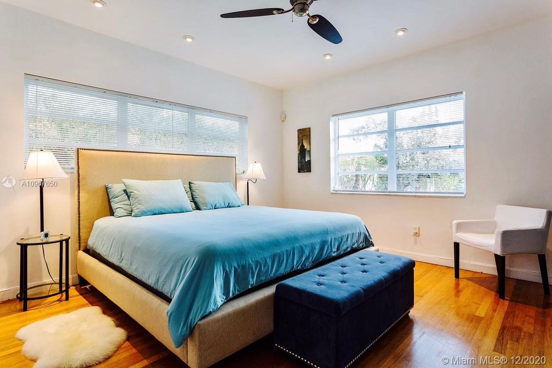 Recently Rented: $7,200 (3 beds, 3 baths, 2568 Square Feet)