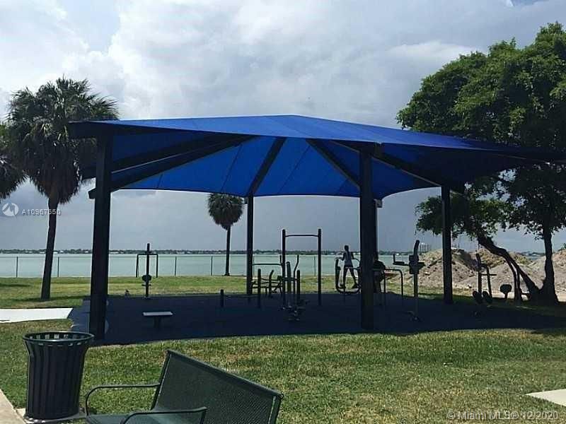 Recently Rented: $7,200 (3 beds, 3 baths, 2568 Square Feet)