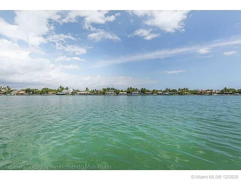 Recently Rented: $7,200 (3 beds, 3 baths, 2568 Square Feet)