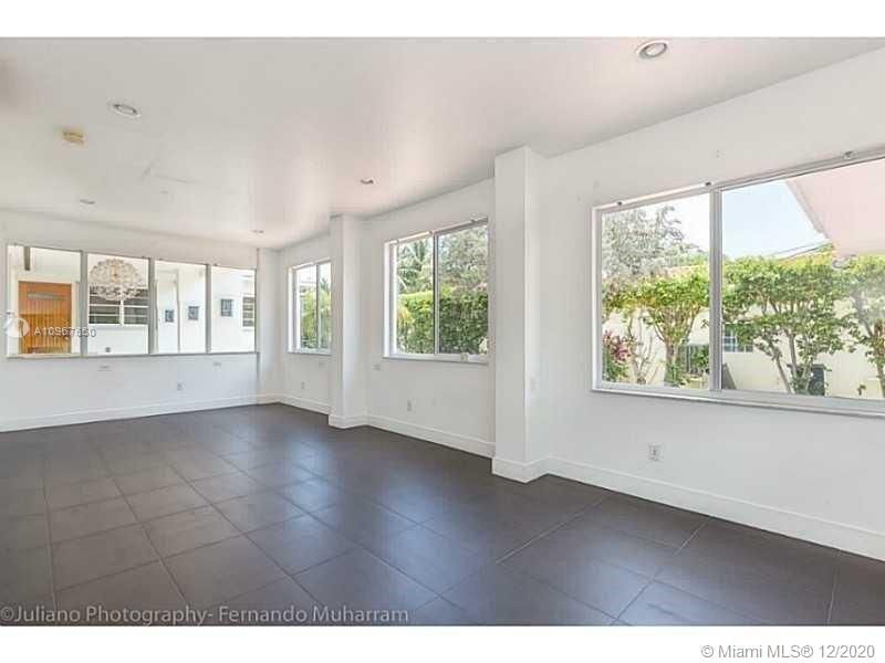 Recently Rented: $7,200 (3 beds, 3 baths, 2568 Square Feet)