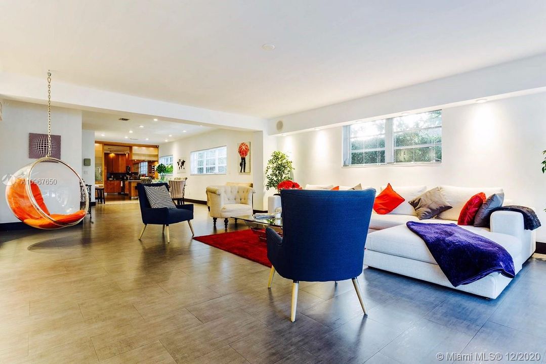 Recently Rented: $7,200 (3 beds, 3 baths, 2568 Square Feet)