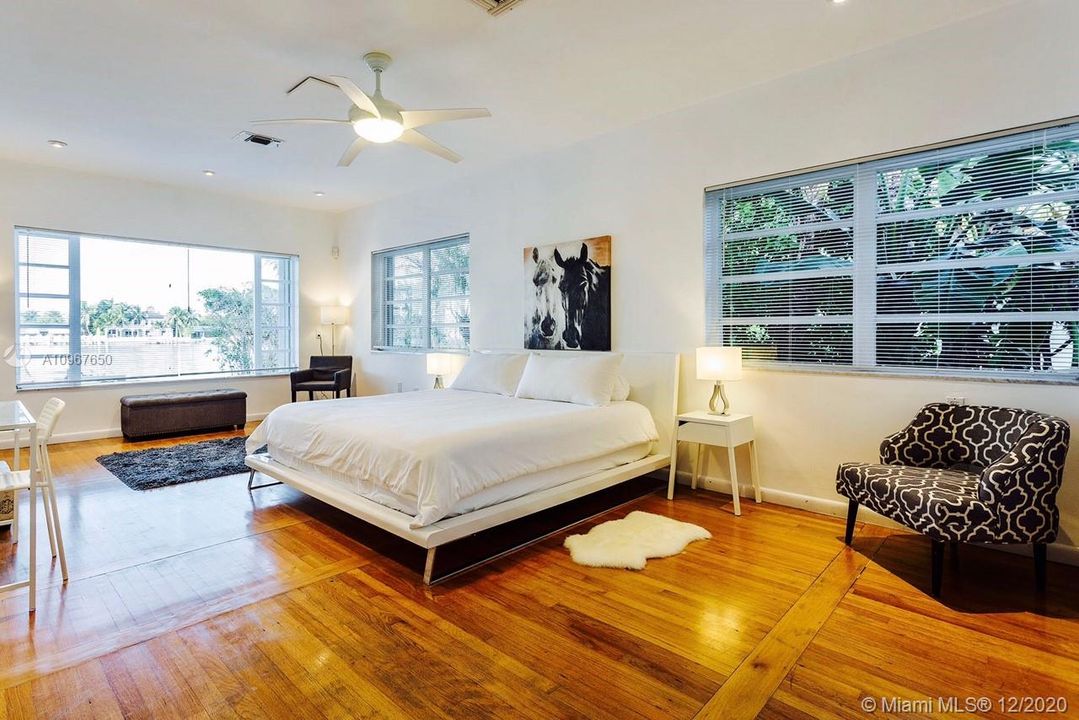 Recently Rented: $7,200 (3 beds, 3 baths, 2568 Square Feet)