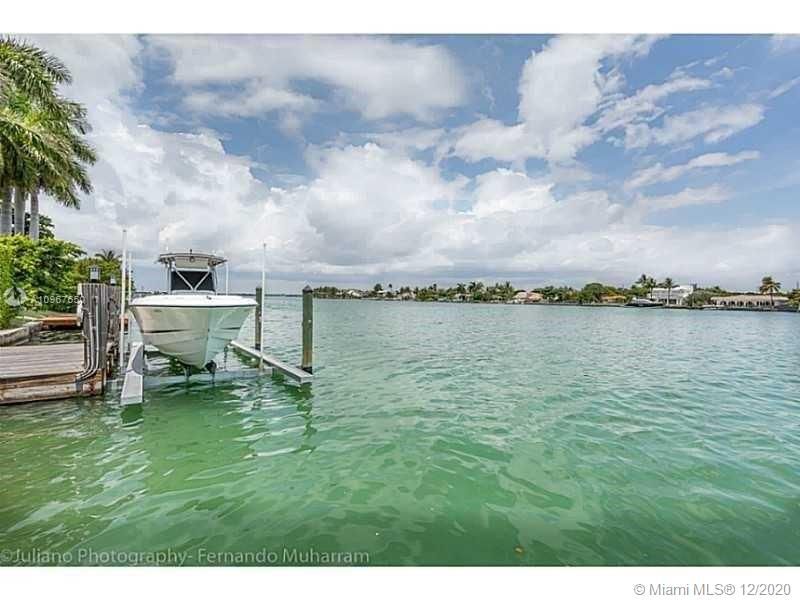 Recently Rented: $7,200 (3 beds, 3 baths, 2568 Square Feet)