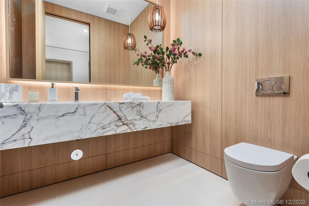 最近售出: $17,500,000 (5 贝兹, 5 浴室, 0 平方英尺)