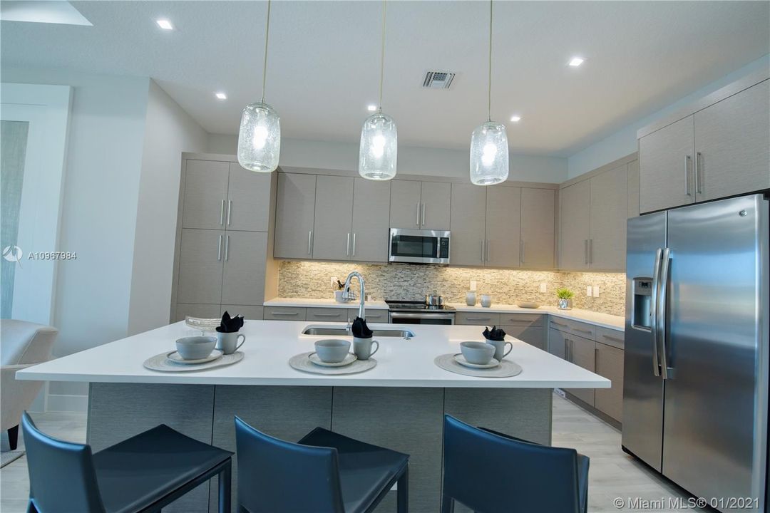 Vendido Recientemente: $648,870 (3 camas, 3 baños, 0 Pies cuadrados)