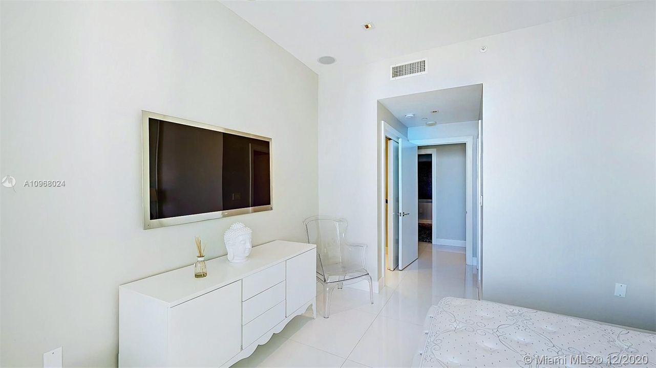 Recently Rented: $16,000 (3 beds, 4 baths, 3535 Square Feet)