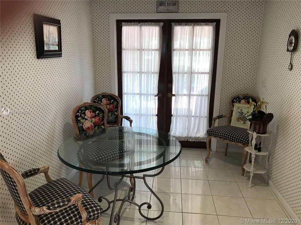 Недавно продано: $465,000 (3 спален, 3 ванн, 2710 Квадратных фут)