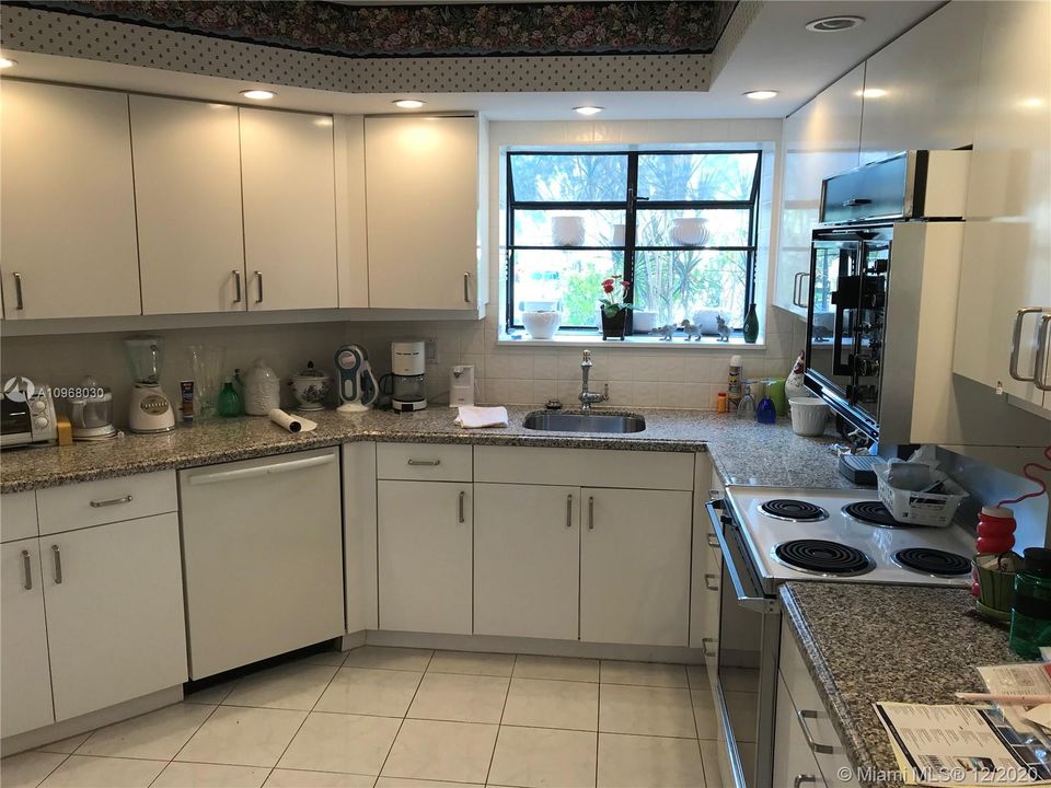 Недавно продано: $465,000 (3 спален, 3 ванн, 2710 Квадратных фут)