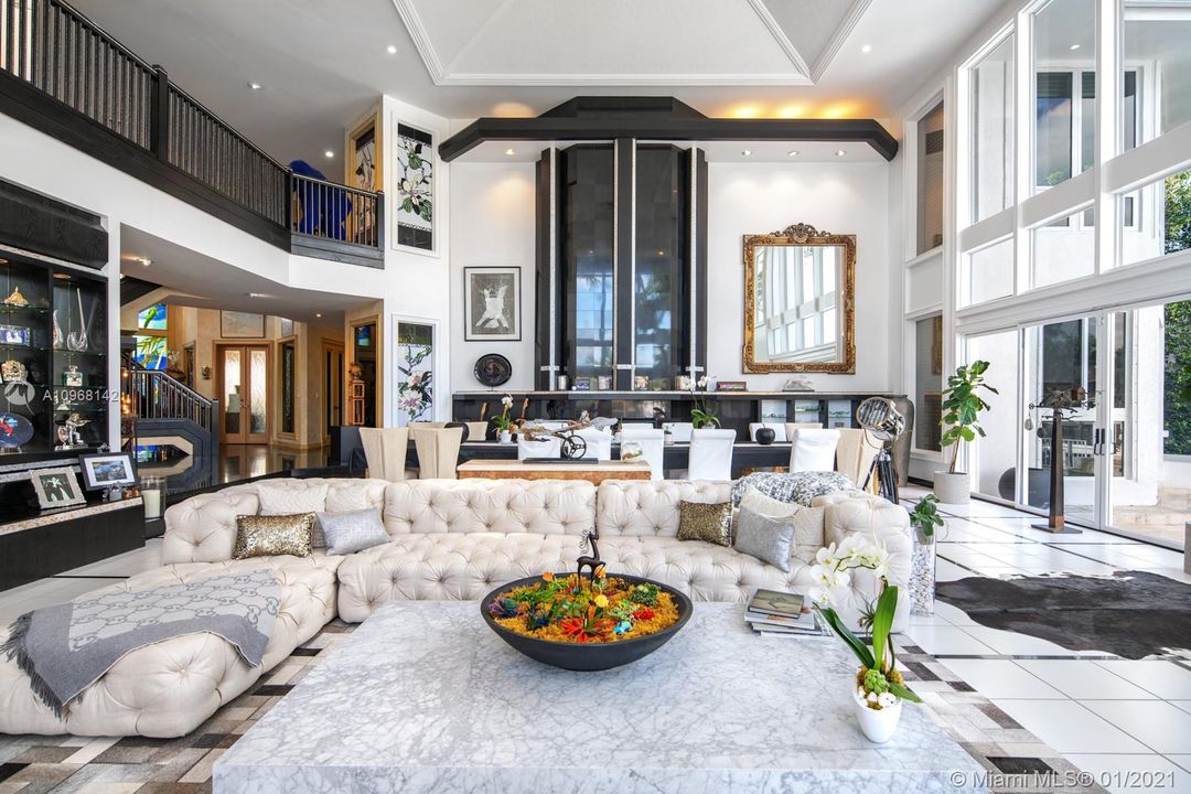Recently Sold: $11,999,999 (5 beds, 6 baths, 9278 Square Feet)