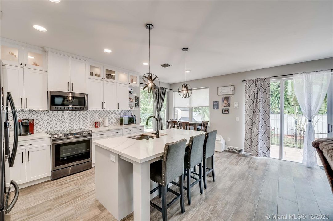 Recently Sold: $525,000 (4 beds, 2 baths, 2880 Square Feet)