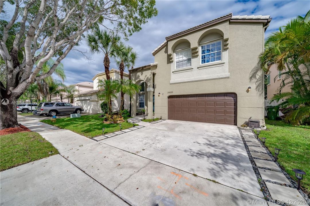Recently Sold: $525,000 (4 beds, 2 baths, 2880 Square Feet)
