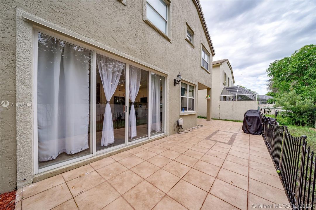 Recently Sold: $525,000 (4 beds, 2 baths, 2880 Square Feet)
