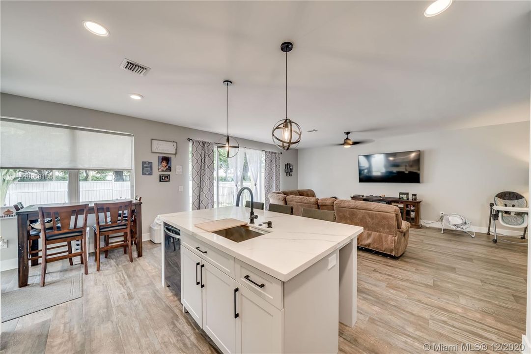 Recently Sold: $525,000 (4 beds, 2 baths, 2880 Square Feet)