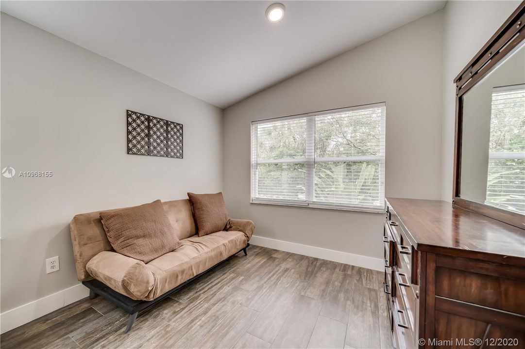 Recently Sold: $525,000 (4 beds, 2 baths, 2880 Square Feet)